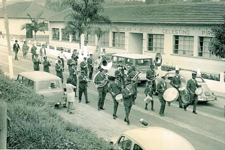 defile da banda de Cotia
